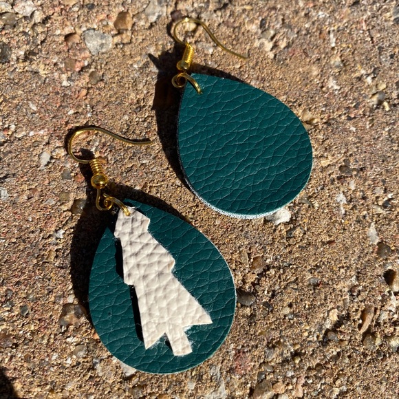 Faux leather Christmas earrings - Picture 2 of 2